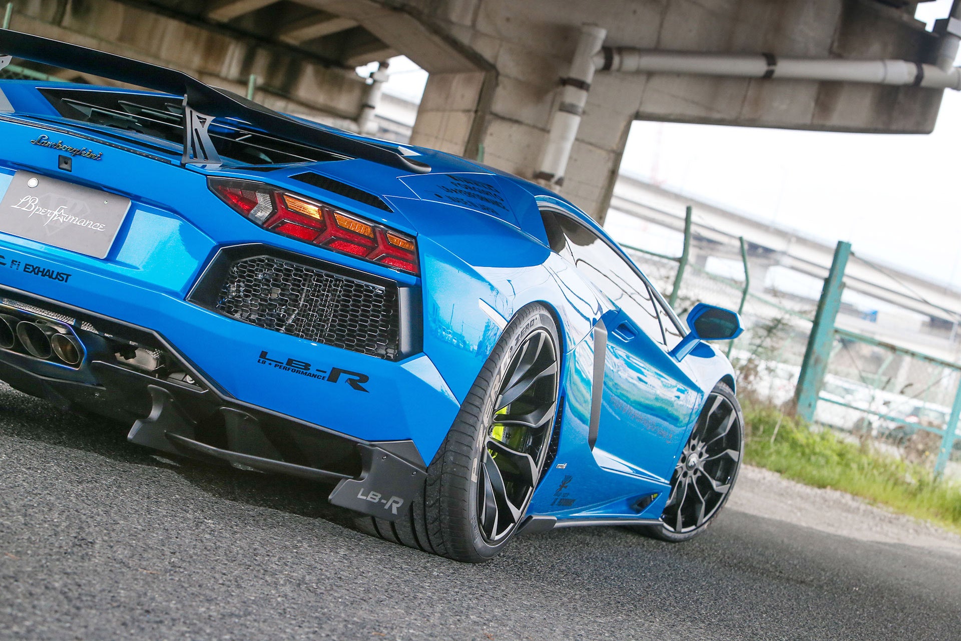 LB★PERFORMANCE Lamborghini AVENTADOR